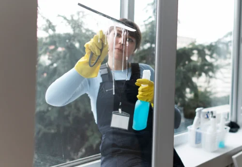 Nettoyage de vitres intérieures et extérieures à Revest-du-Bion